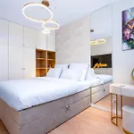 Luxury Riverside With Netflix, Primetv, Ev Parking And 1gbps Wifi * Wrocław