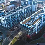 Luxury Riverside With Netflix, Primetv, Ev Parking And 1gbps Wifi Wroclaw