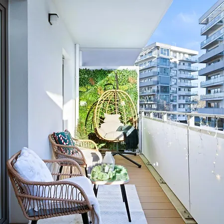 Luxury 24h With Netflix, Primetv, Ev Parking And 1gbps Wifi Apartment Breslau