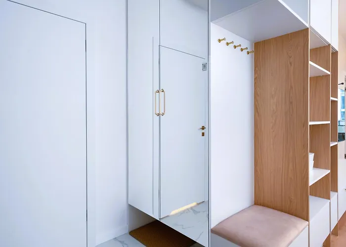 Luxury Riverside Apartment With Netflix, Primetv, Ev Parking And 1Gbps Wifi Вроцлав